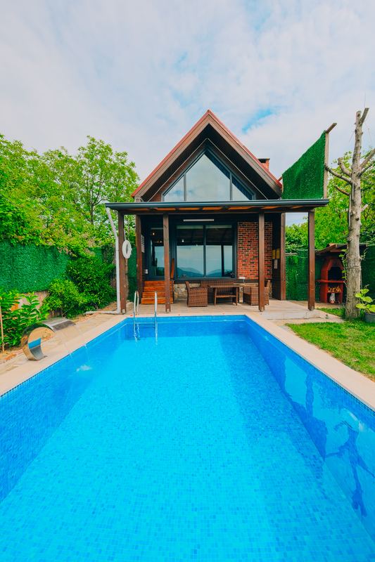 Taş Bungalov ısıtmalı havuz